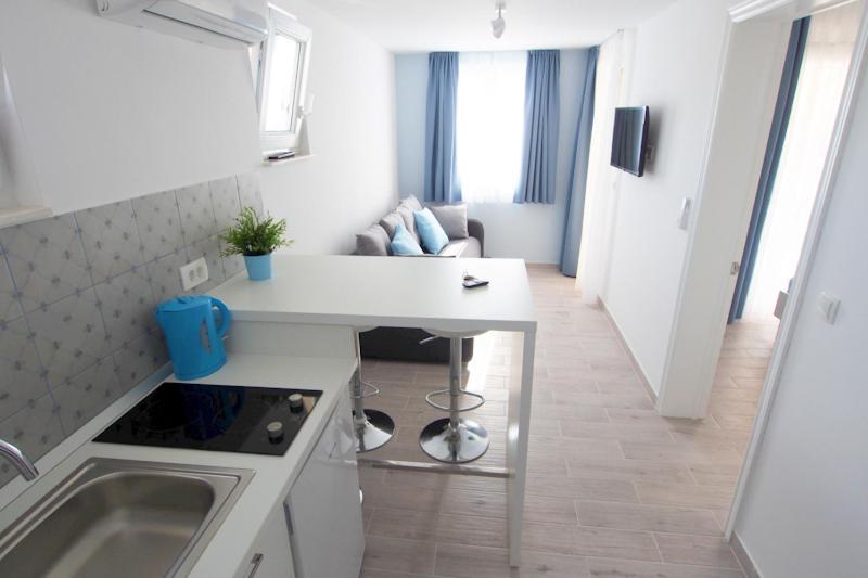 Rita Apartments - Sea-View Apartment 2Plus1 Tučepi Eksteriør bilde